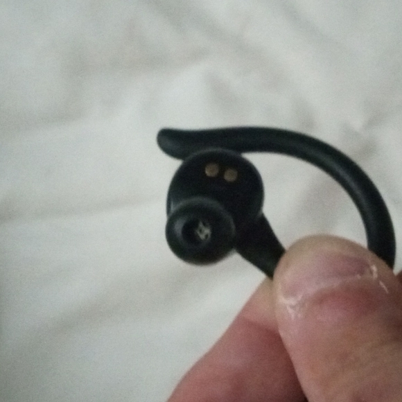 Onn Bluetooth sport earbuds - Picture 6 of 6